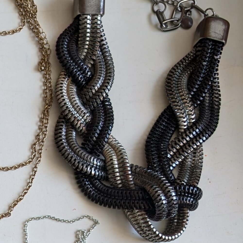 Jewelry -Necklaces- Mixed Styles, Colours and Brands - Picture 5 of 5